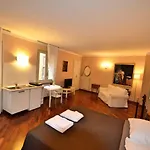 Pratello ゲストハウス 4*